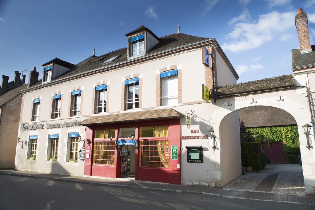 Blanche De Castille Hotel Bleneau Exterior photo