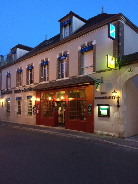 Blanche De Castille Hotel Bleneau Exterior photo