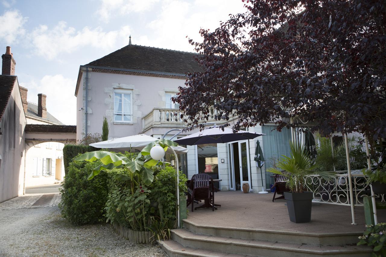 Blanche De Castille Hotel Bleneau Exterior photo