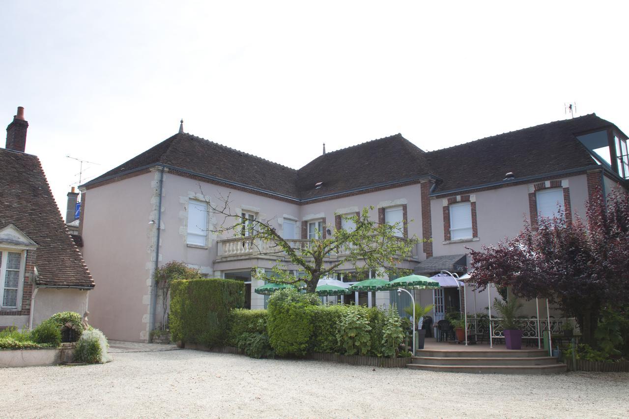 Blanche De Castille Hotel Bleneau Exterior photo